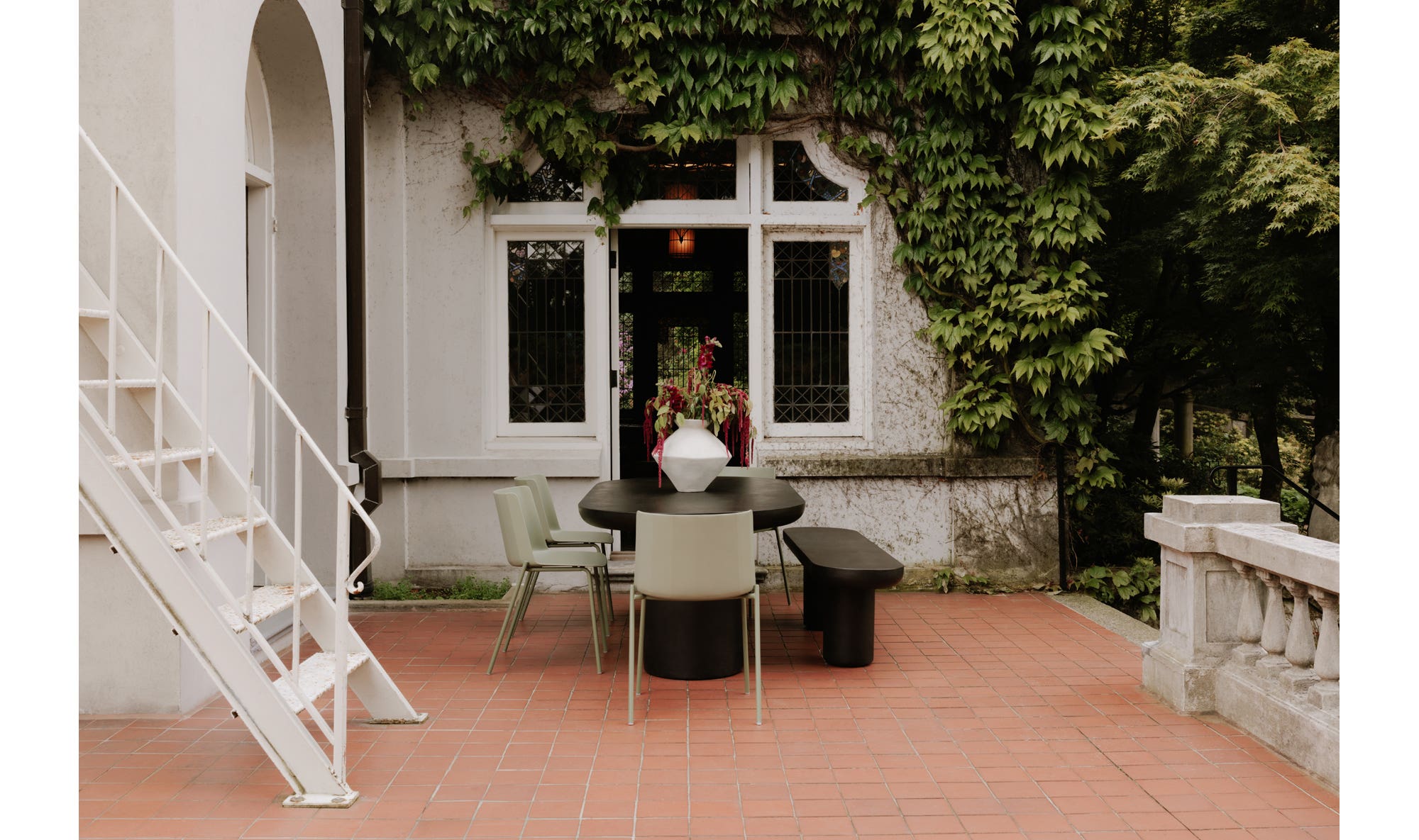Rucola Bench Black – alternate view
