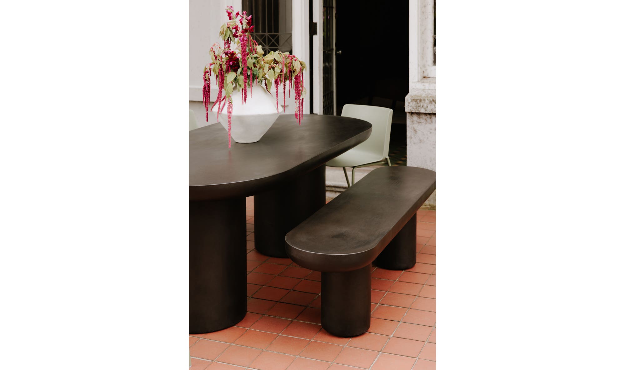 Rucola Bench Black – lifestyle detail