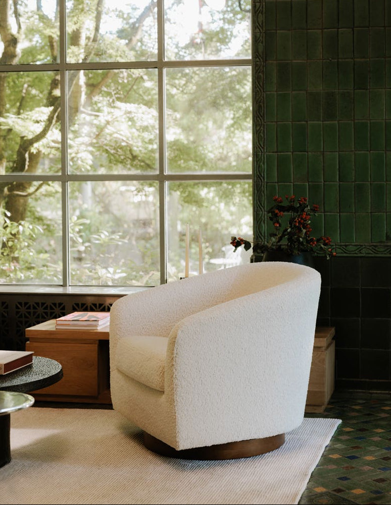 Willfarrow Swivel Chair Shearling White – room view